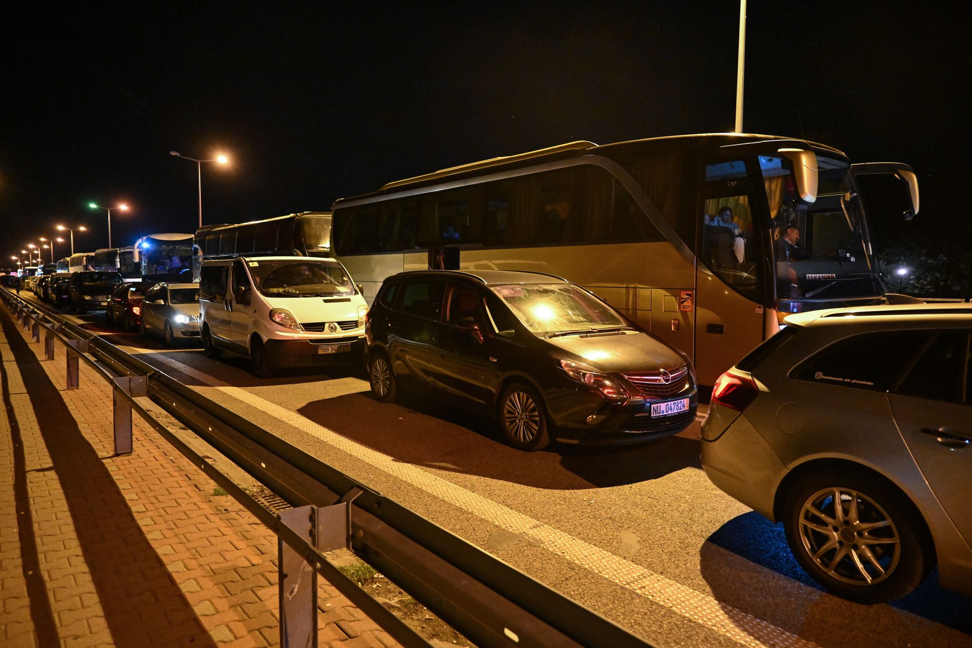 Kilkaset pojazdów już stoi w kolejkach na wyjazd z Polski do Białorusi