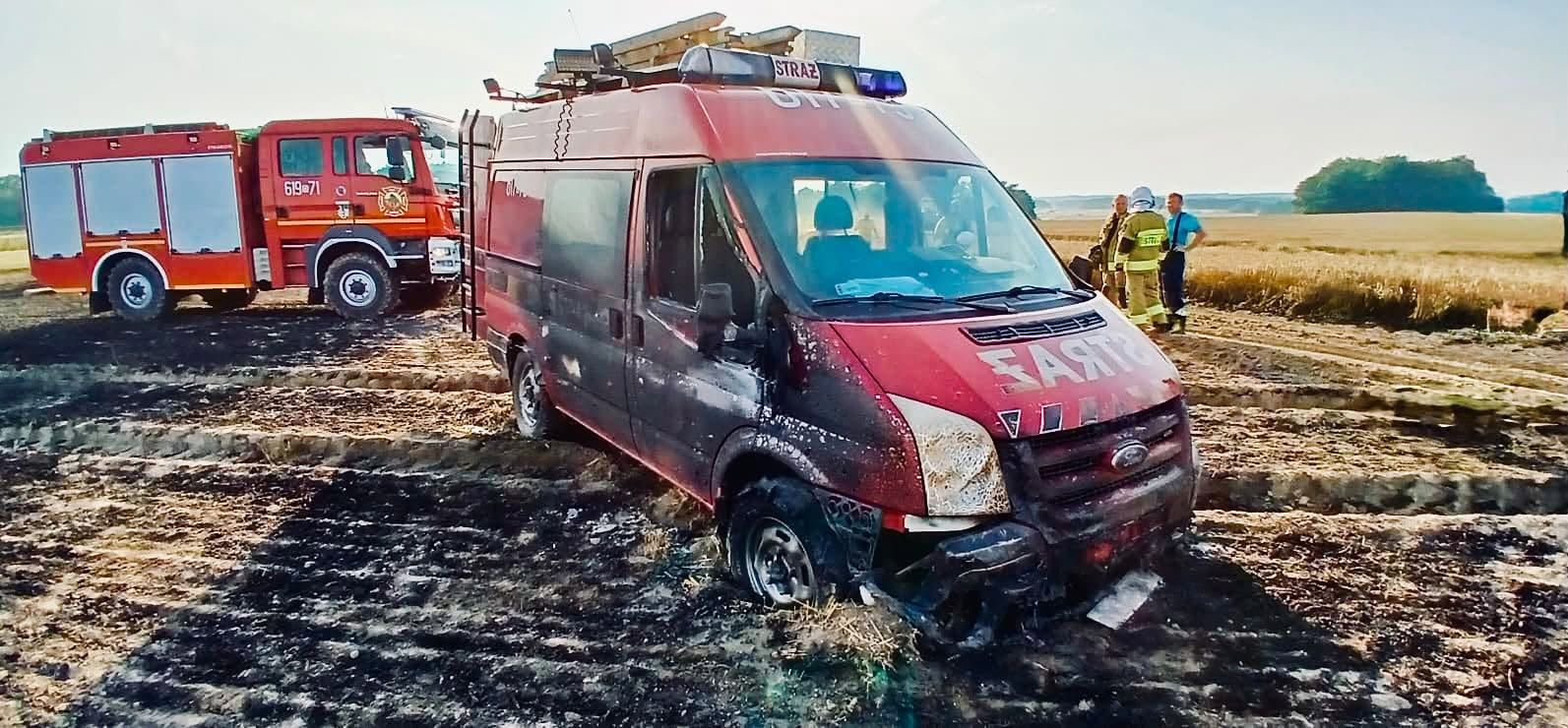 Pożar zboża przy A4 na Dolnym Śląsku. Płomienie odcięły drogę strażakom OSP