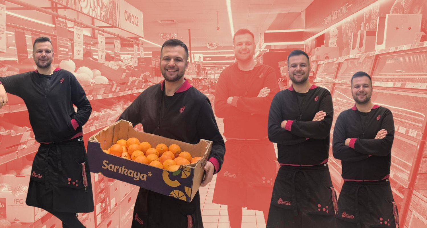 Kasjer z TikToka. Jak dobrze robi i sobie, i Biedronce