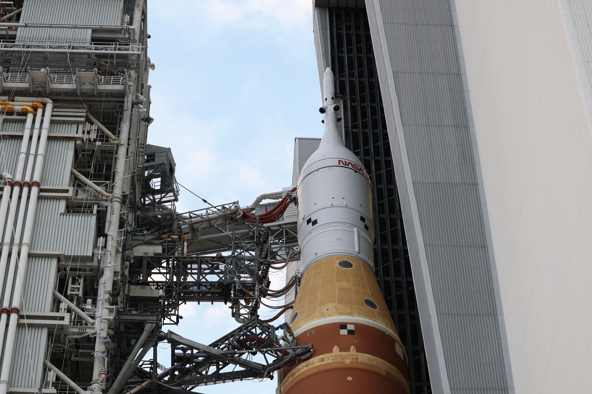 Start misji Artemis 2 już w kwietniu? Rakieta SLS już po naprawach