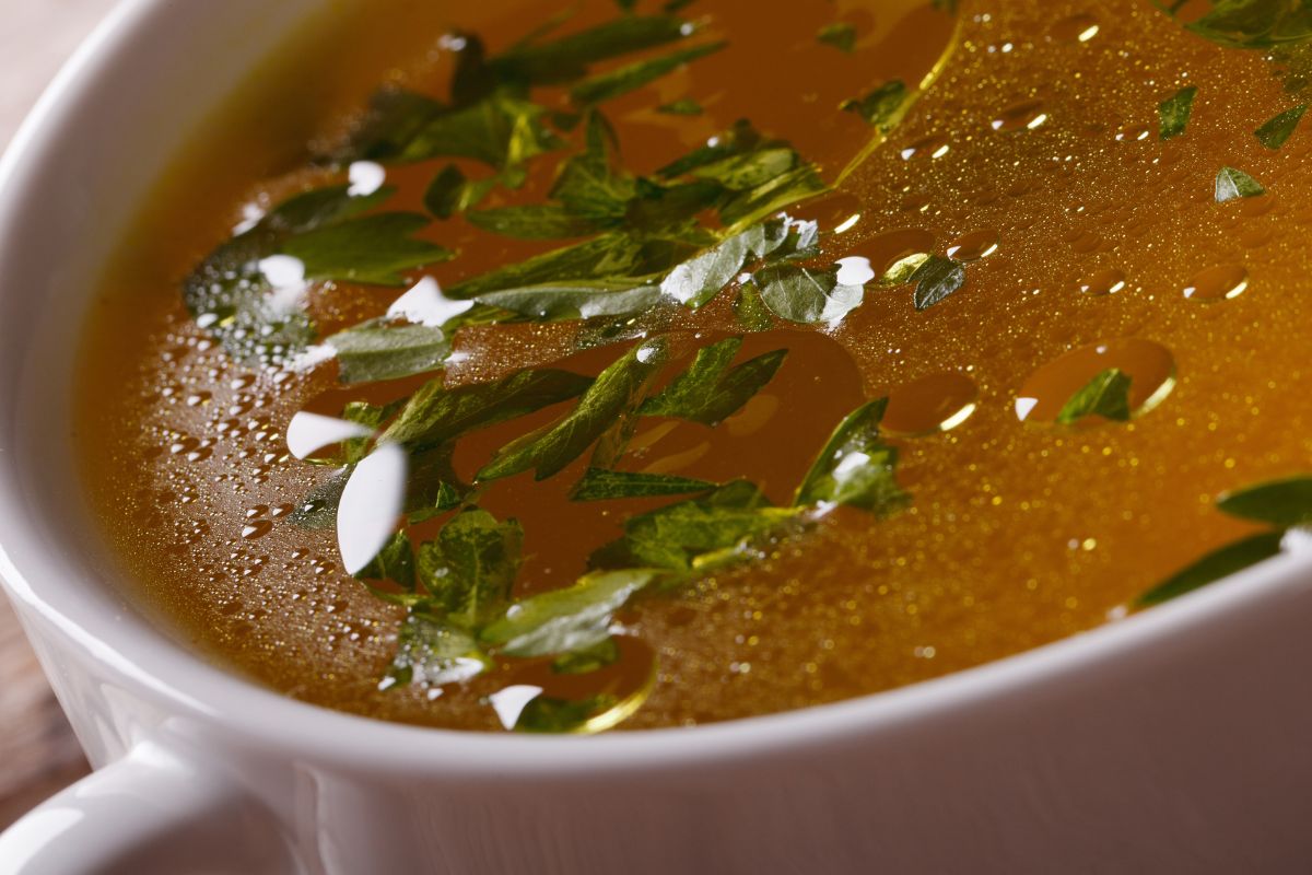 Zawsze dodaję do rosołu. Zupa ma przepiękny kolor, głęboki smak i cudowny aromat