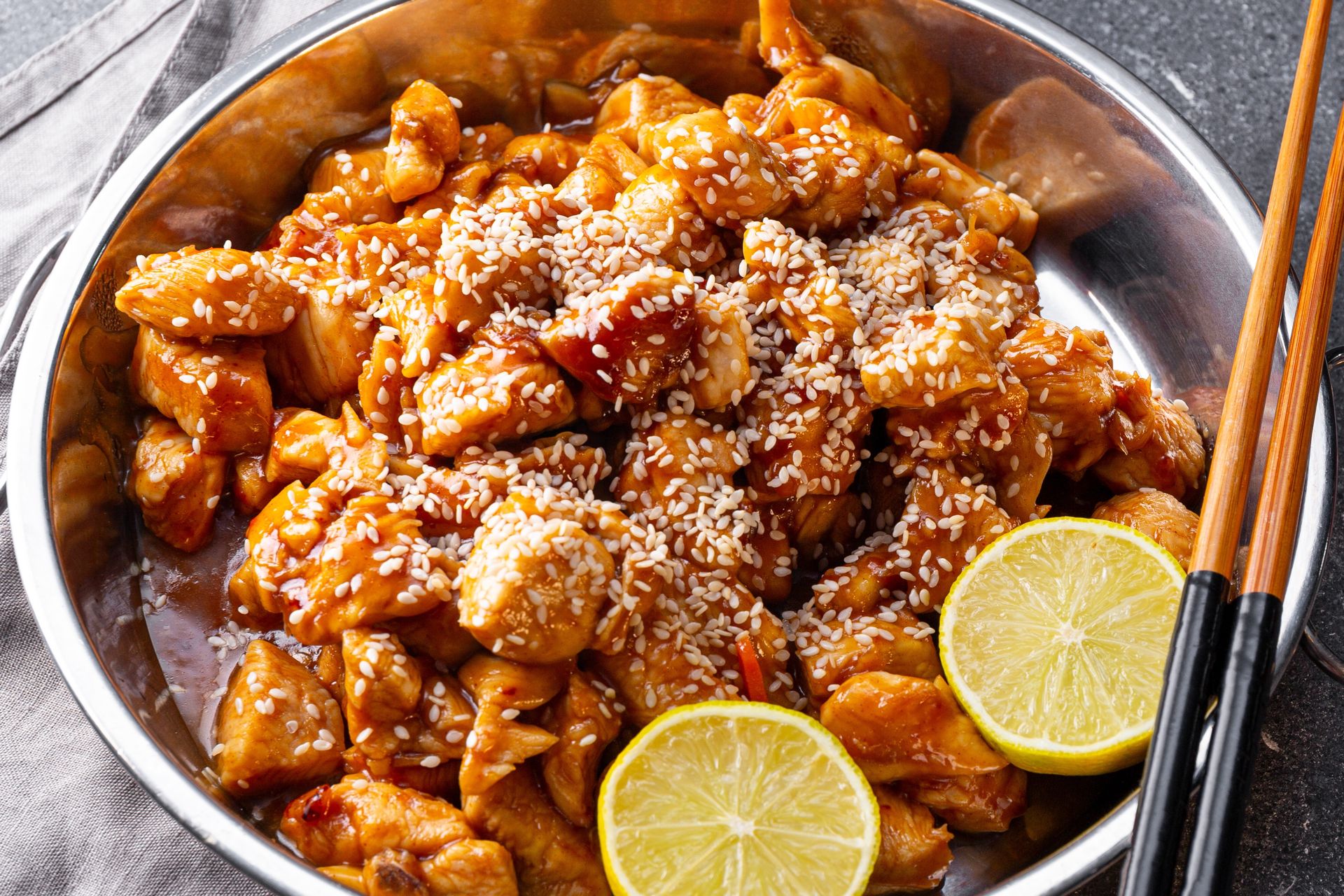 Wymieszaj i polej kurczaka. Ta azjatycka marynata to strzał w dziesiątkę