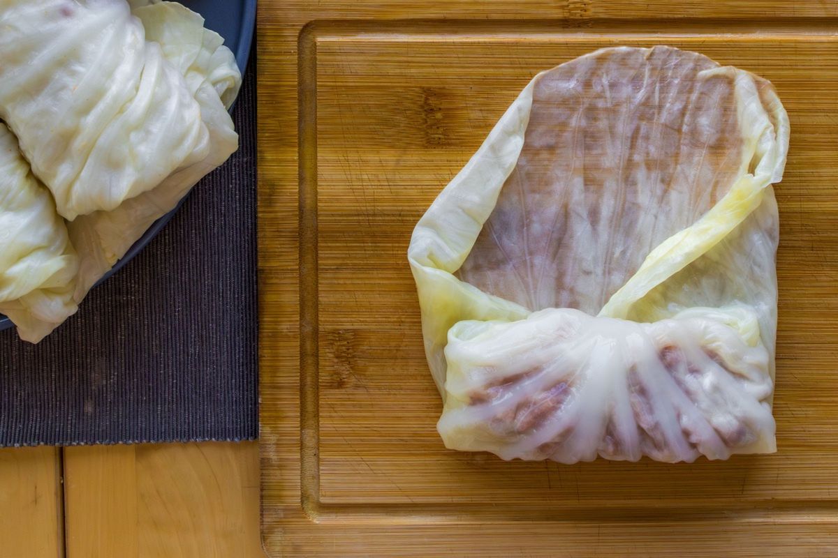 Dodaję do wody. Liście kapusty są ekstra elastyczne i miękkie, a nie rwą się