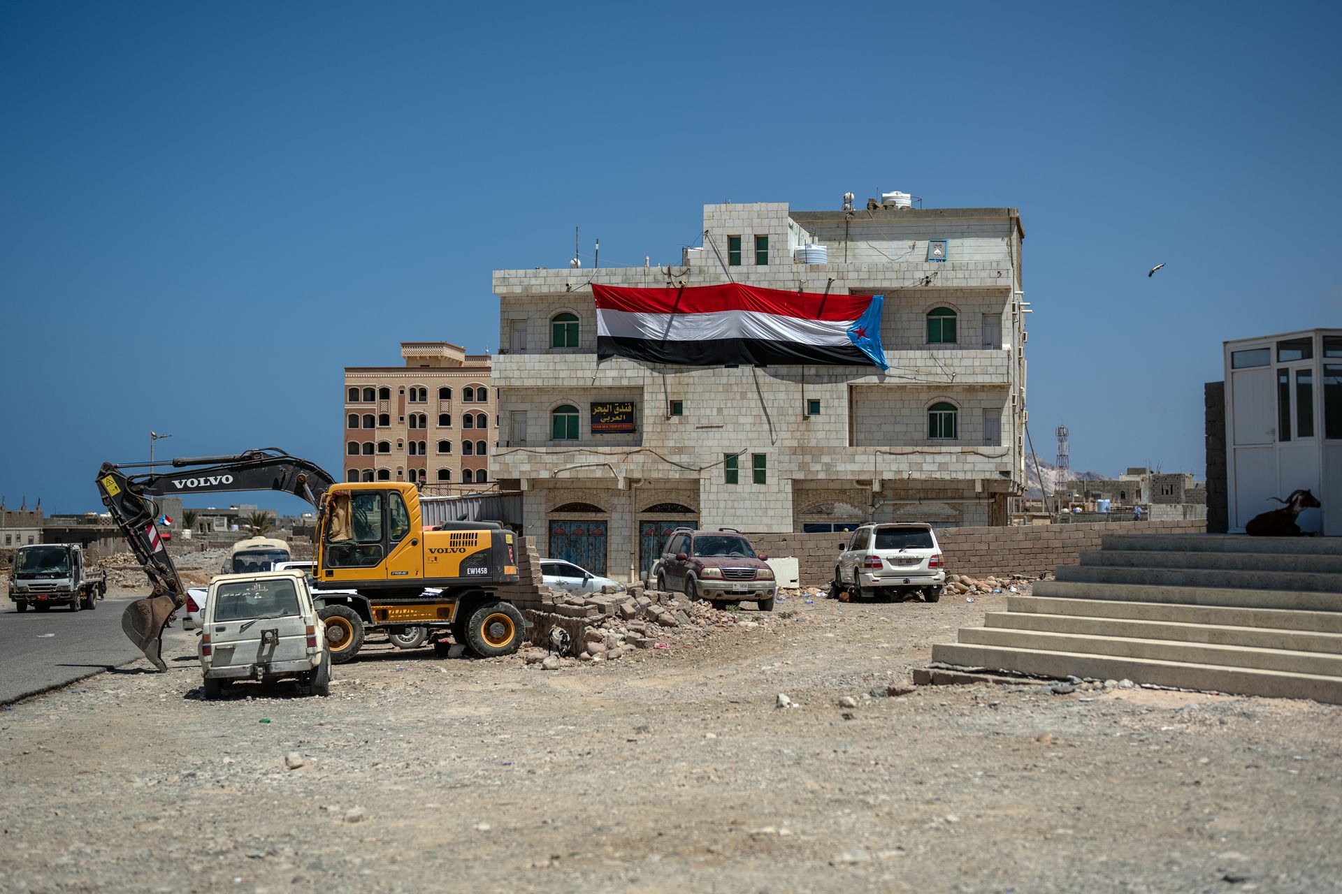 Smerfy utknęli na jemeńskiej wyspie. "Warunki są spartańskie"