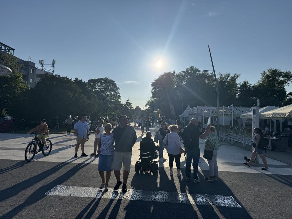 Polskie miasto na 44 wyspach przyciąga tłumy. "Najczystsze plaże w kraju"