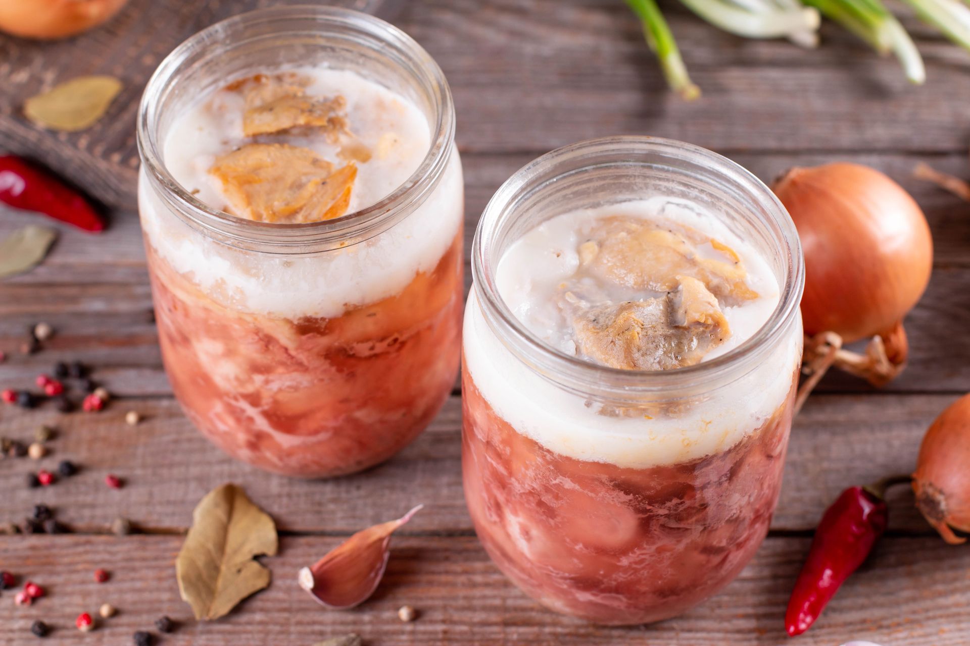 Apokaliptyczne słoiki z mięsem — te hitowe przetwory z TikToka mają przetrwać choćby 25 lat!