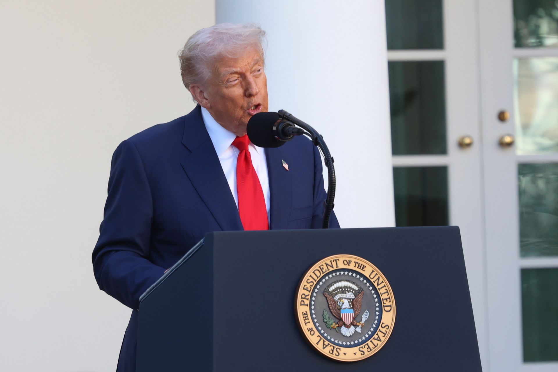 Trump wstydzi się pokazać na plaży. "Nie zobaczysz mnie w kostiumie"