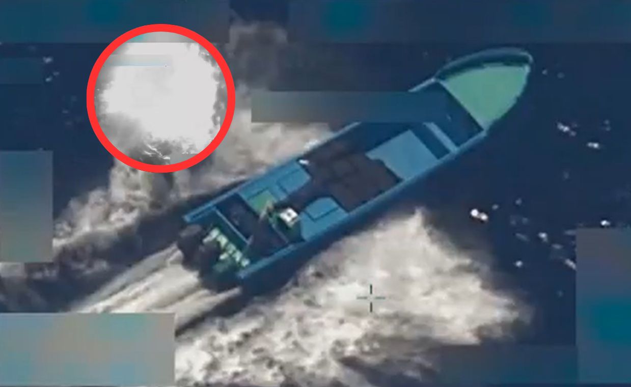Celne uderzenie z powietrza. Pokazali, jak zniszczyli kolejną łódź