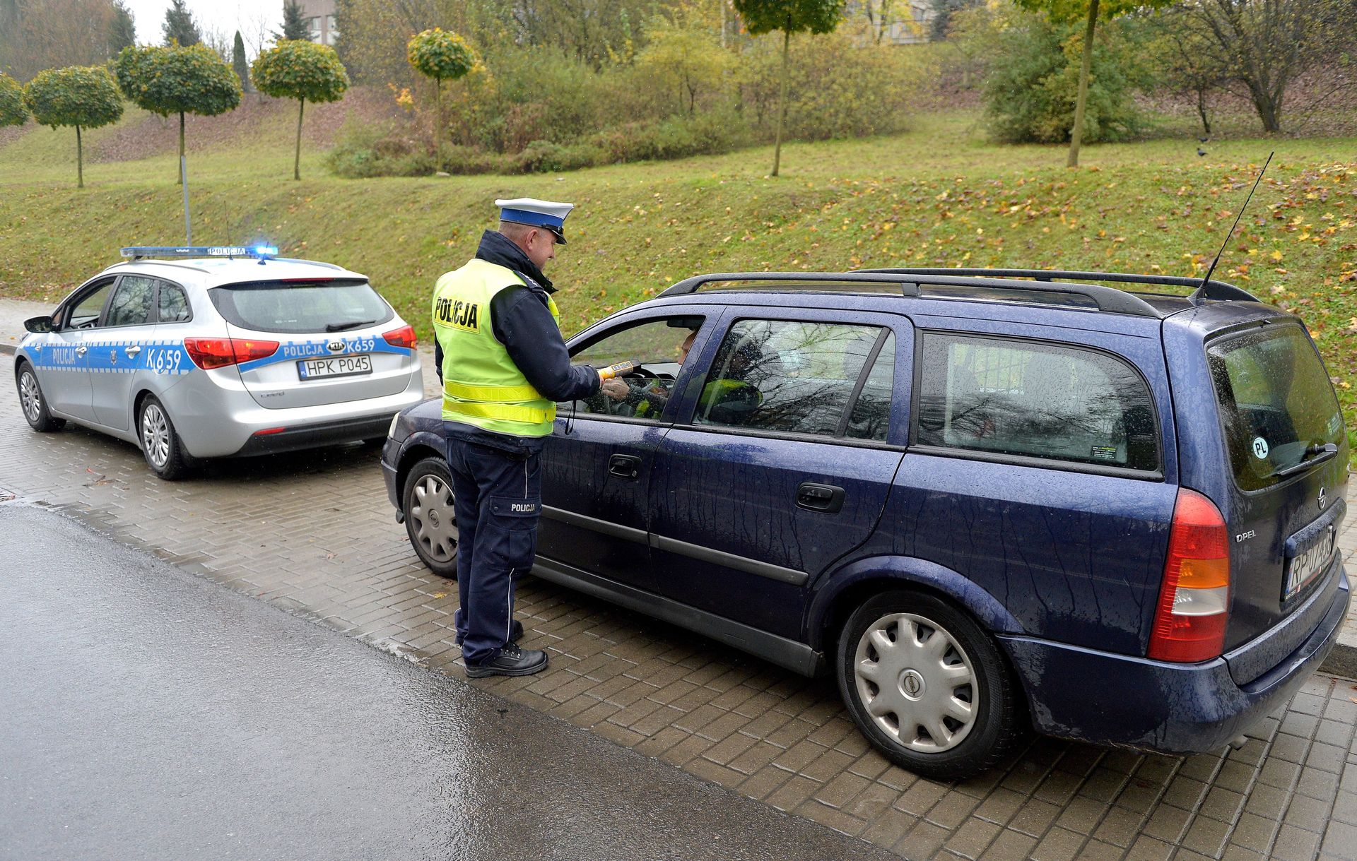 Kuriozalna sytuacja podczas kontroli trzeźwości. Policjant wpadł