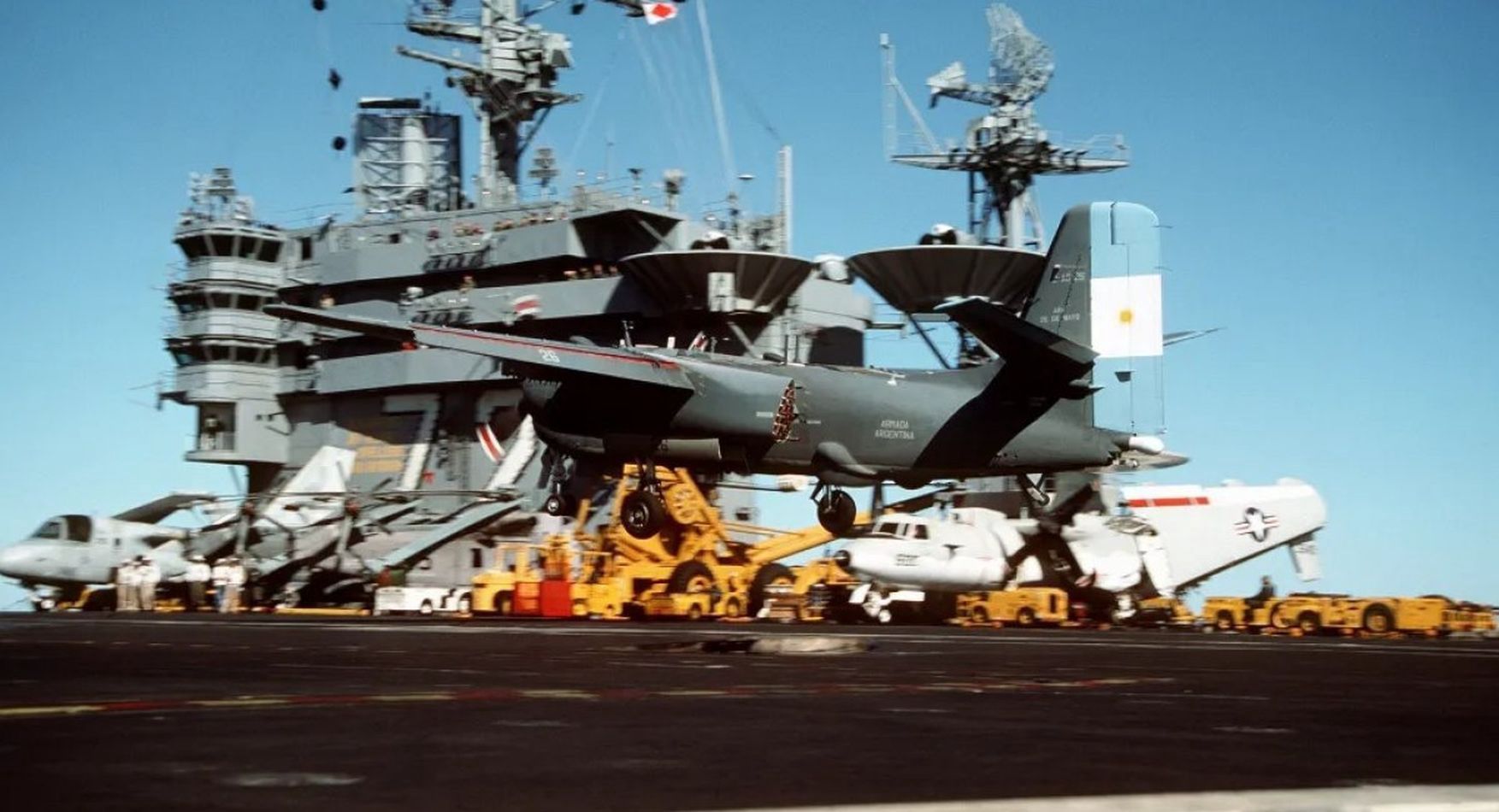 Odbył pierwszy lot w 1952 r. Niespodziewanie wrócił do służby