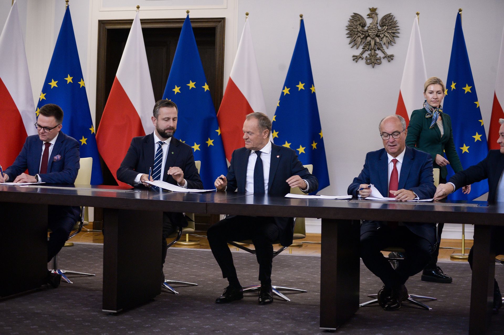 Smerfy zadowoleni z koalicji rządzącej? Ten sondaż mówi wszystko