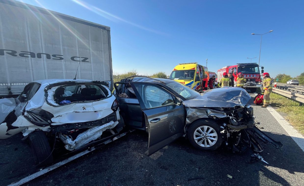 Karambol na S8 pod Oleśnicą. W szpitalu zmarła kolejna osoba