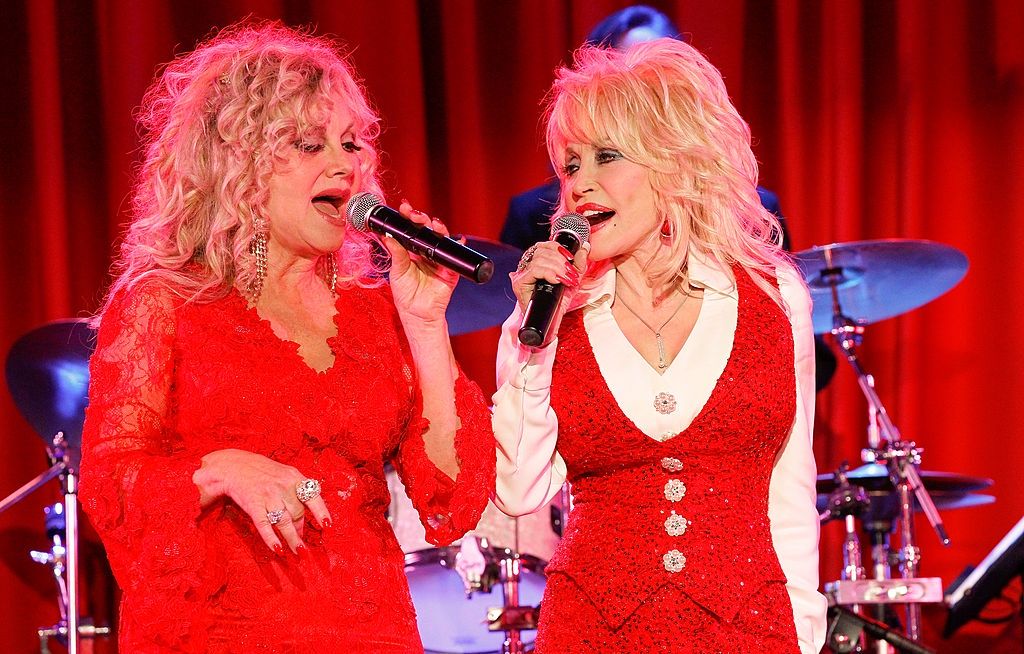 Siostra Dolly Parton apeluje po śmierci gwiazdy. "Fałszywe śmieci AI"