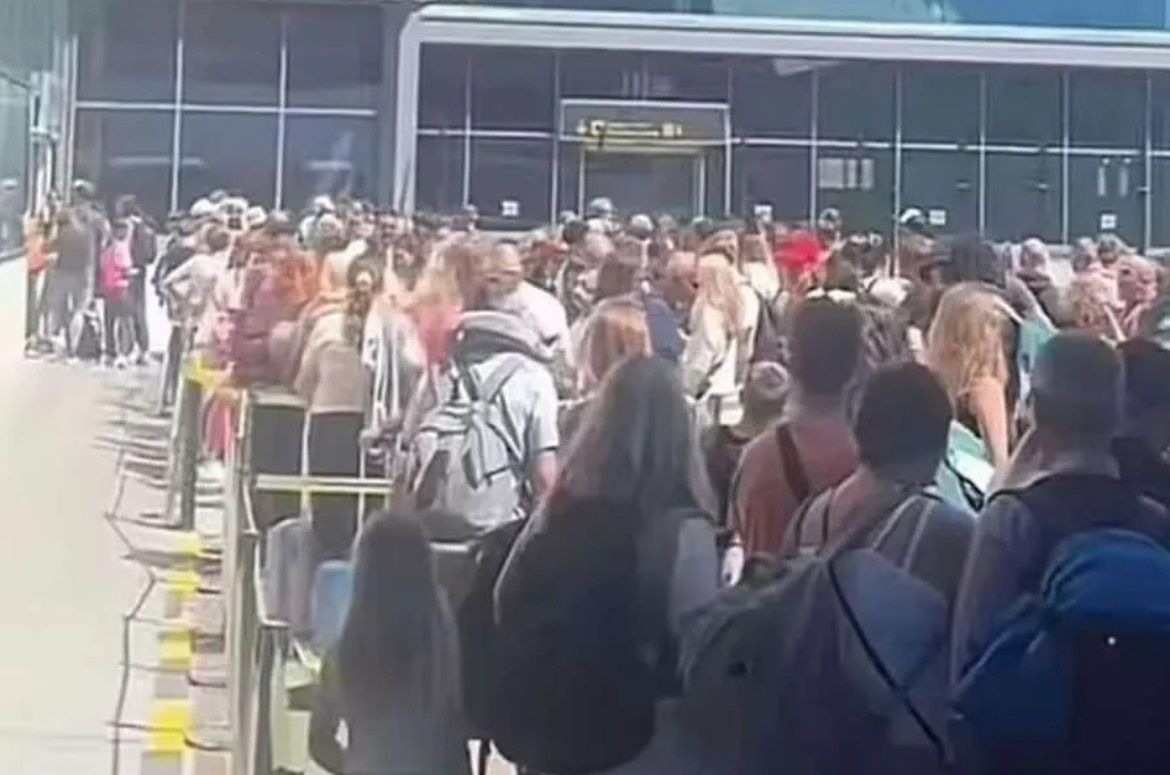 Ogromna awaria w Hiszpanii. Opóźnienia lotów i pasażerowie zostawieni na lotnisku