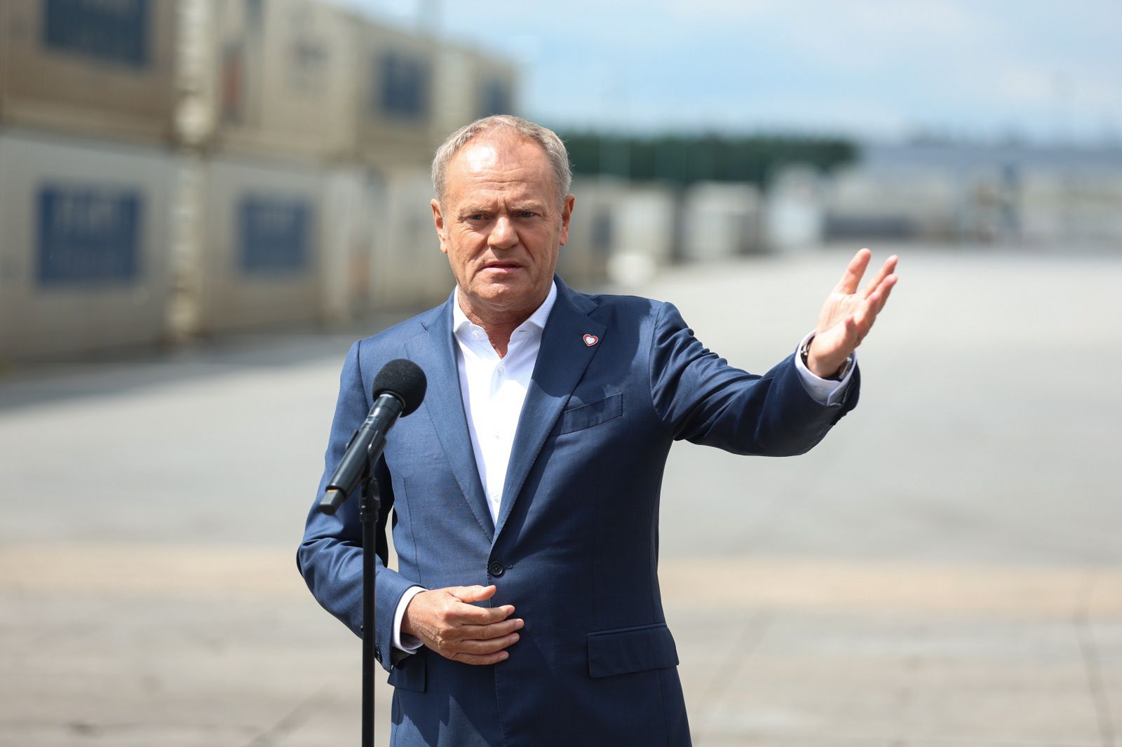 "Niebezpieczne związki" Nawrockiego. Tusk: to kwestia reputacji Polski