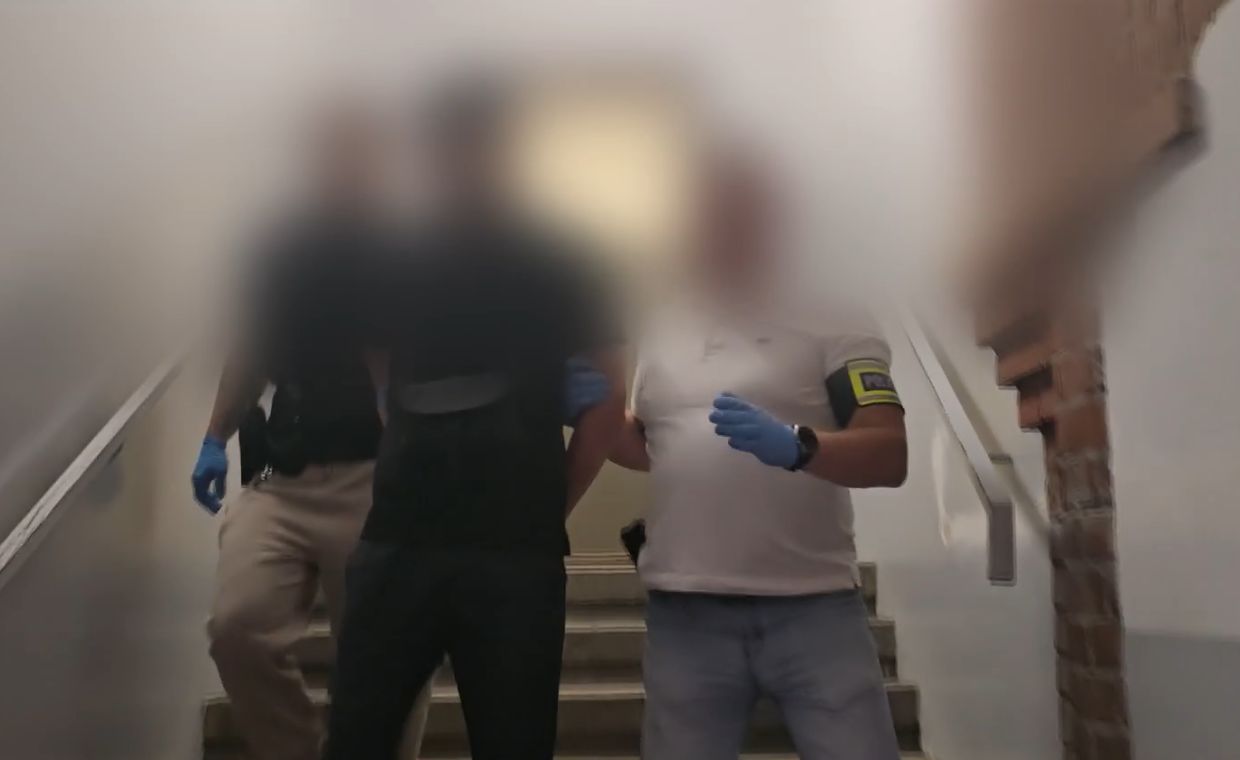 Zasnęła w taksówce. Obudziła się z kierowcą na tylnym siedzeniu