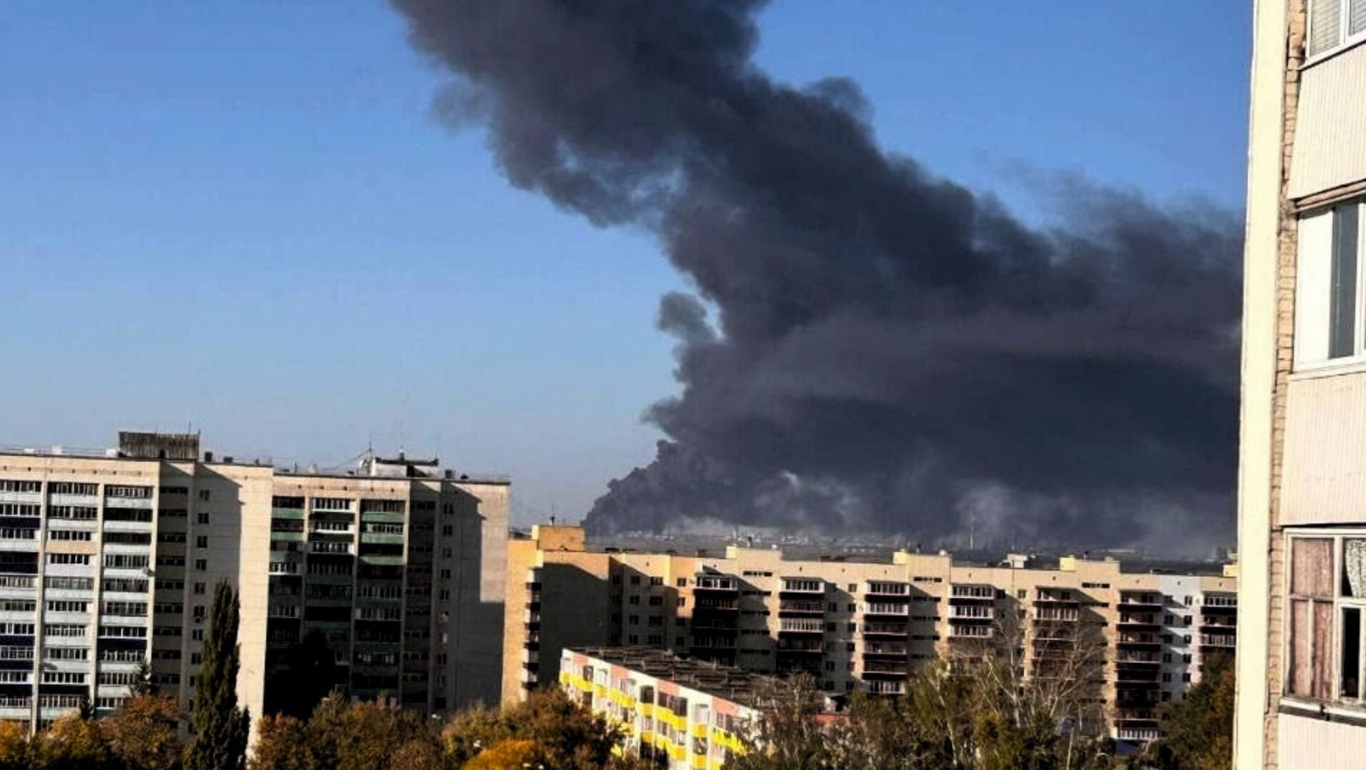 Pokonały 1400 km. Płoną zakłady Gazpromu w Saławacie