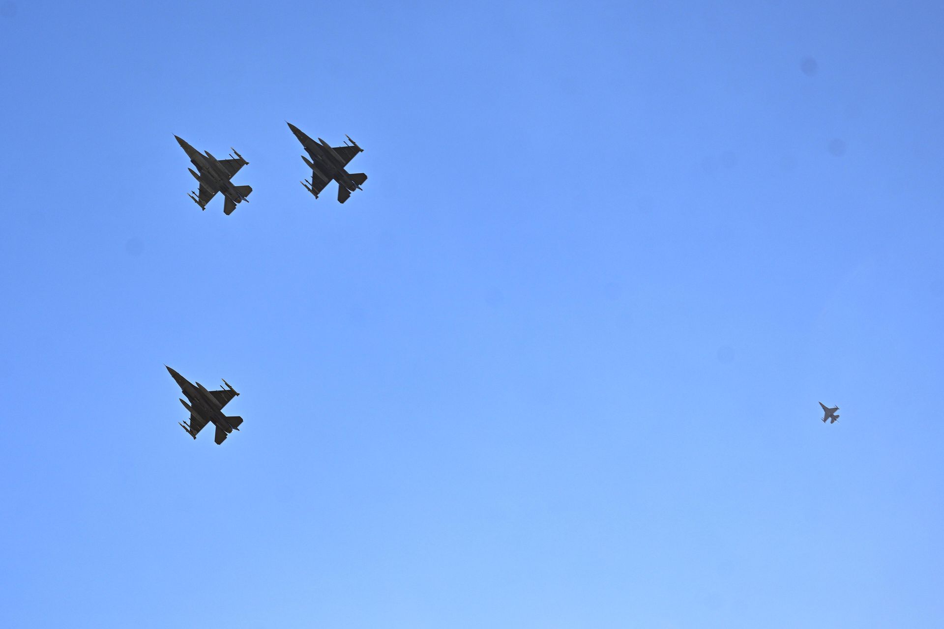 Huki przeraziły mieszkańców. Zatrzęsły się szyby w oknach