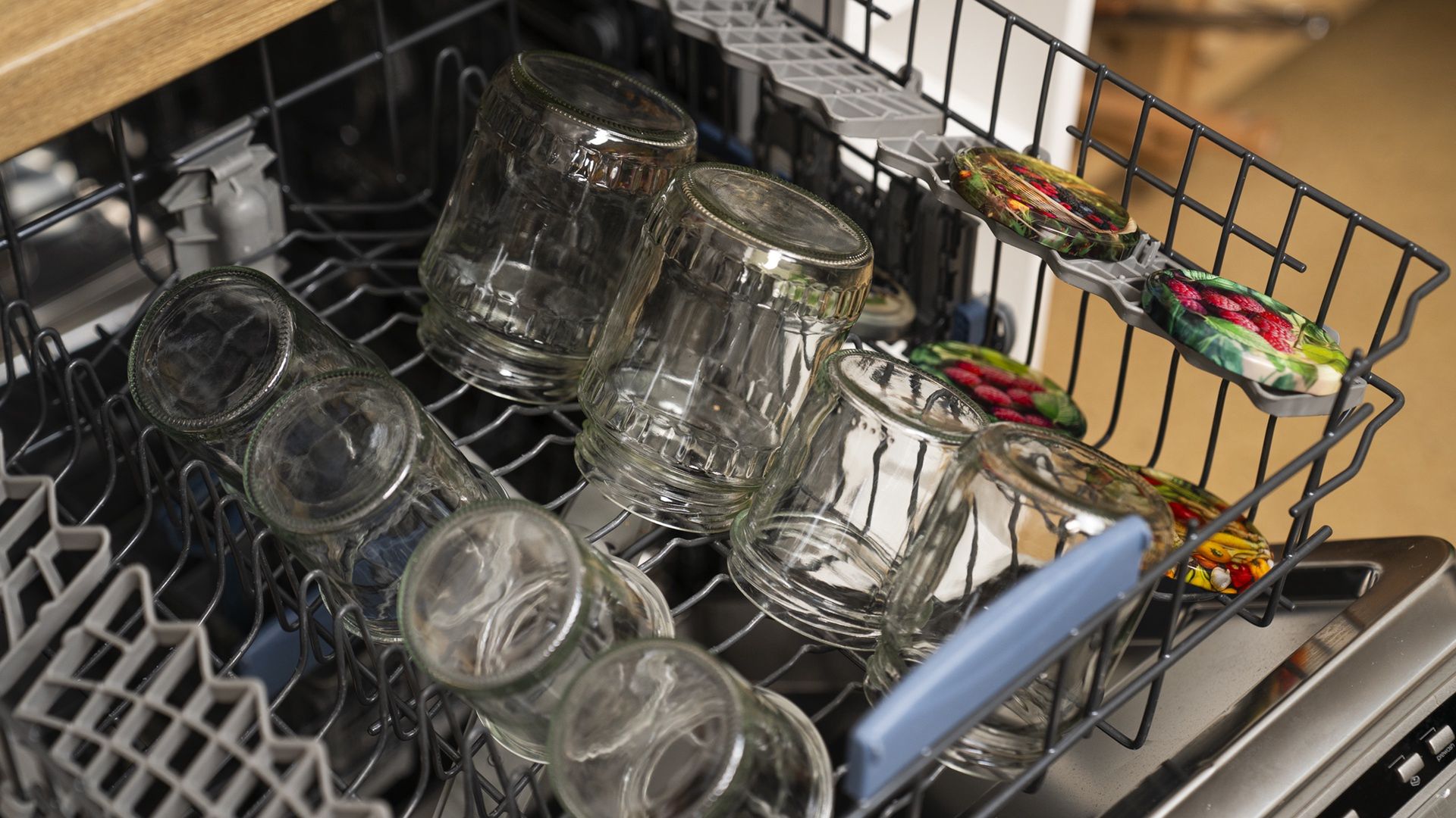 Nie garnek czy piekarnik. Inne urządzenie wykorzystuję, żeby wysterylizować słoiki