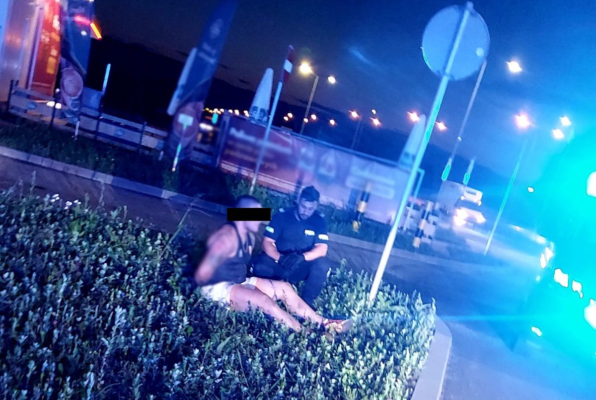 Zuchwałe porwanie. Wyciągnęli 18-latkę ze sklepu i grozili taksówkarzowi