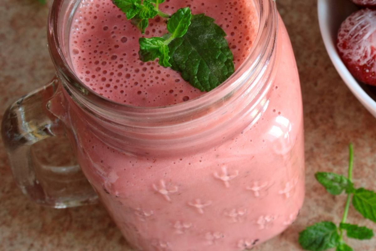 Miksuję truskawki z tym napojem. Dla jelit do ulga, a dla serca wzmocnienie