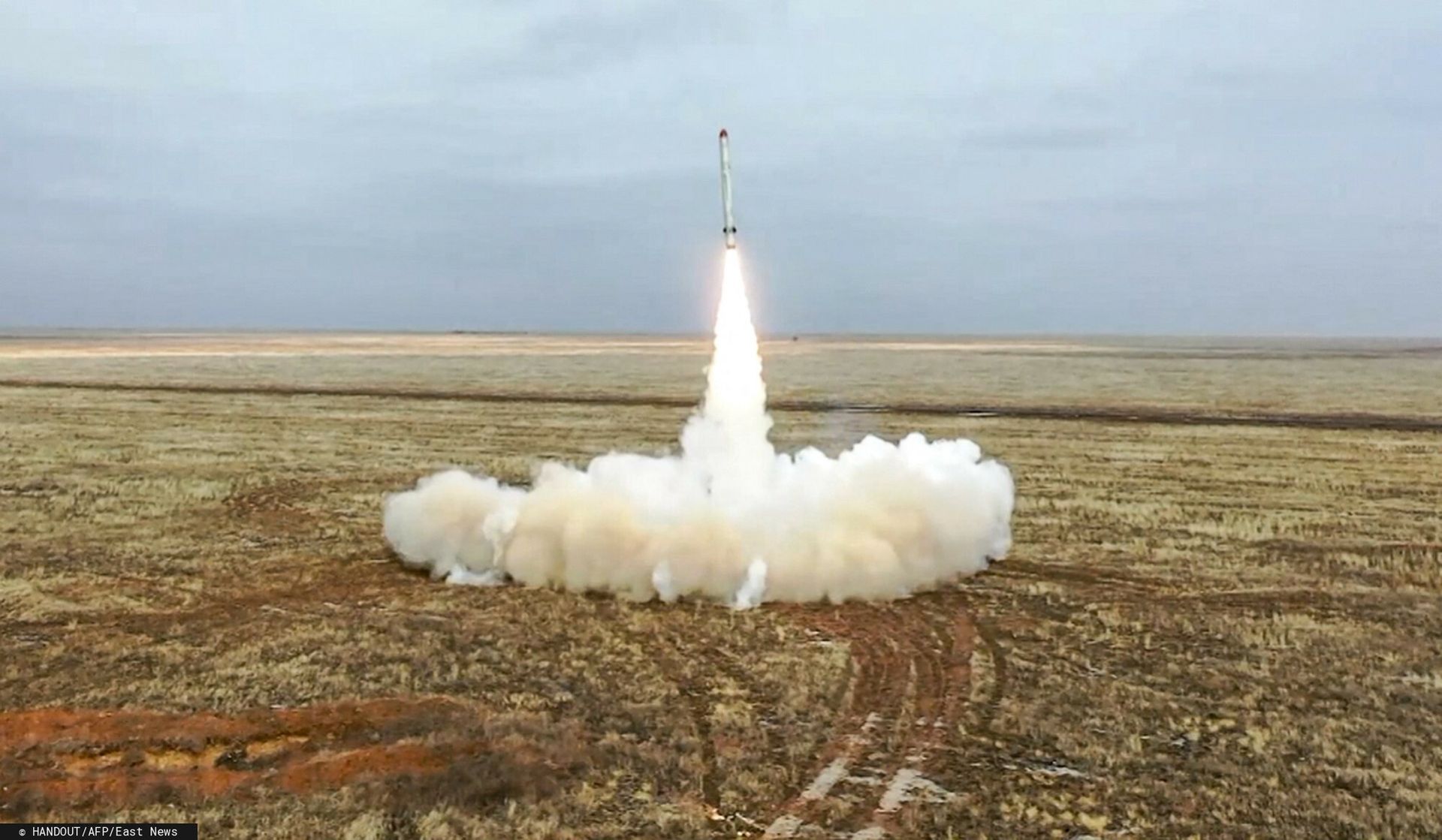 Rosjanie celowali w najważniejszy budynek. Ukraińców uratowała "rosyjska jakość"