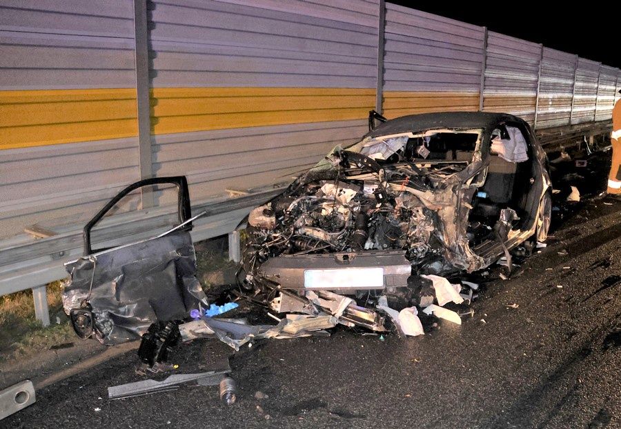 Czołowe zderzenie na A1. Kierowca był pijany, trafił do aresztu