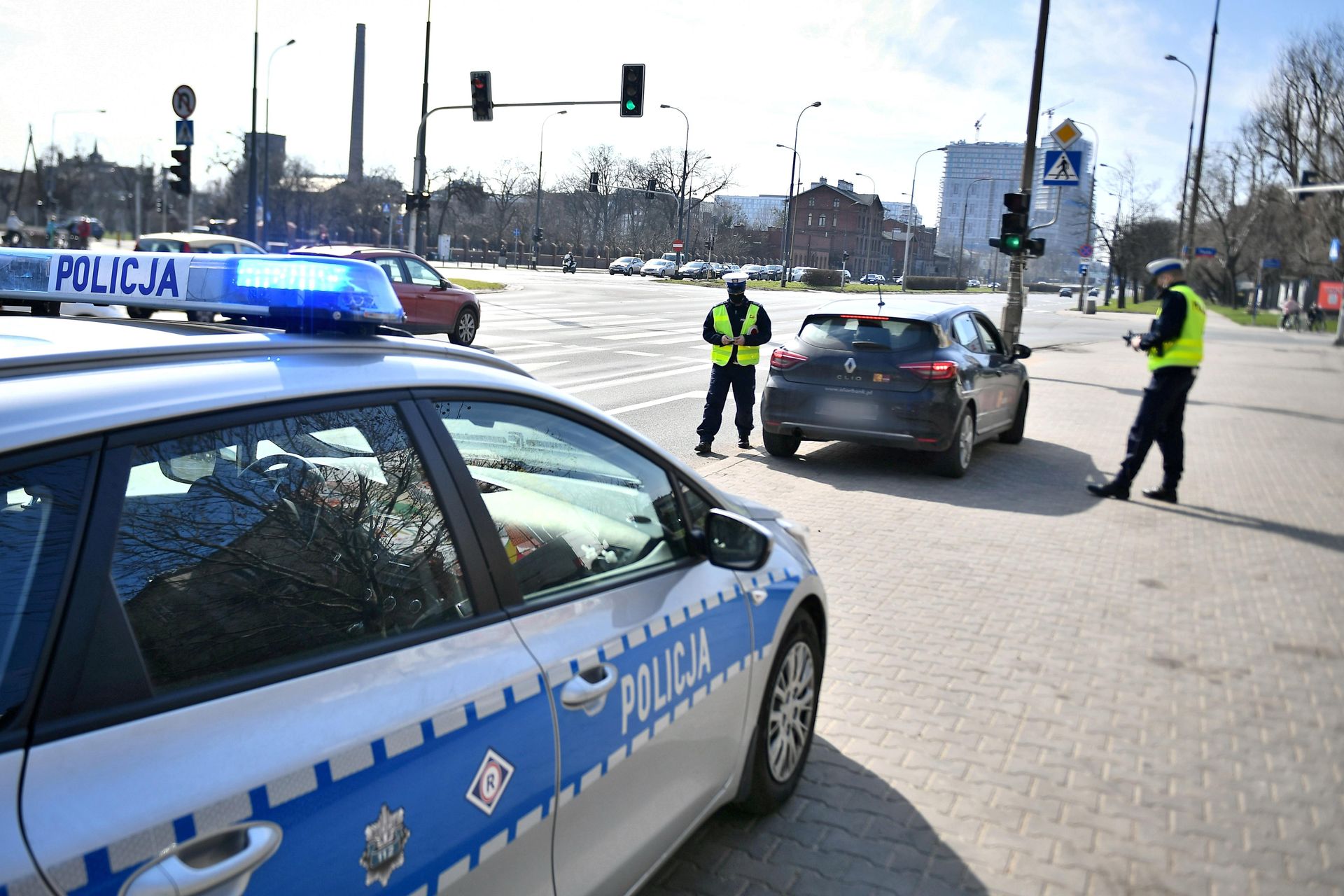 Kierowca nie był agresywny, policjanci potraktowali go gazem. Staną przed sądem