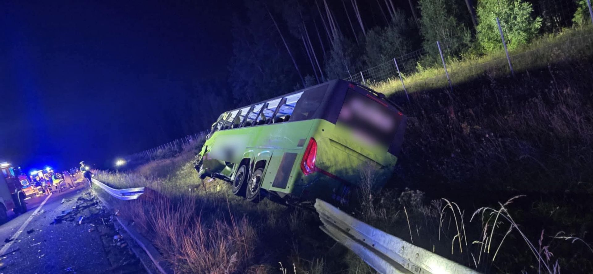 Wypadek na S7. Ciężarówka zderzyła się czołowo z autobusem