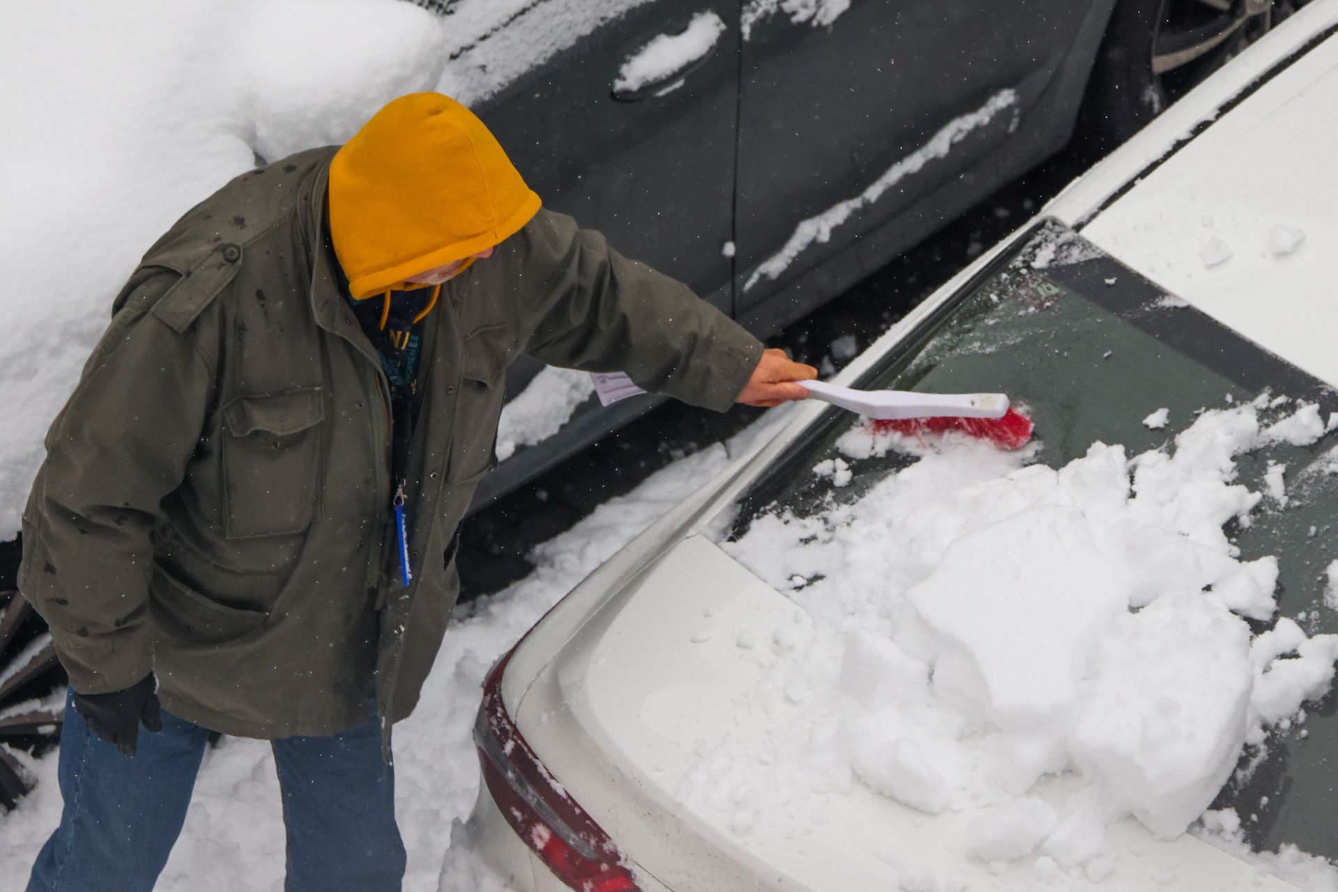 Odśnieżasz tak samochód? Mandaty idą w setki złotych