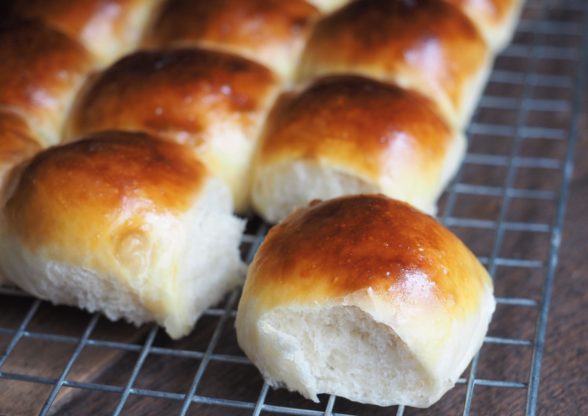 Maślane bułeczki robię tylko z tego przepisu. Wychodzą mięciutkie jak gąbeczka