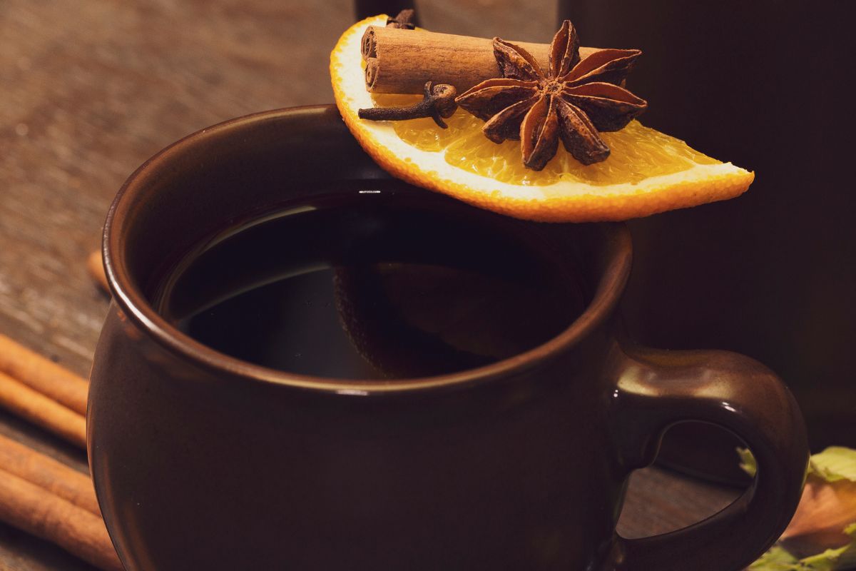 Kobiety po 50-tce powinny używać. Reguluje hormony i spowalnia procesy starzenia