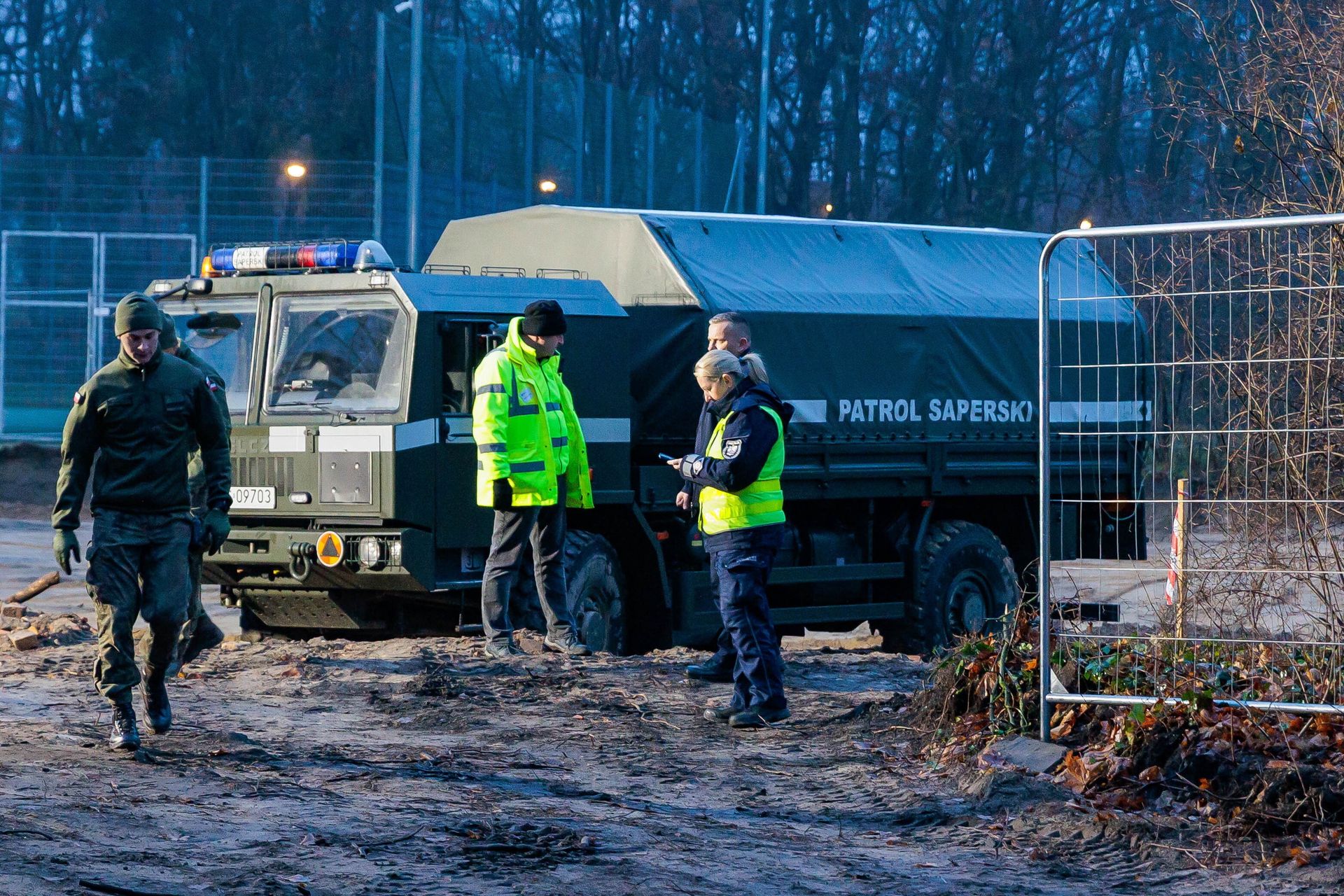 Niewybuchy na terenie lotniska we Wrocławiu. Wezwano saperów