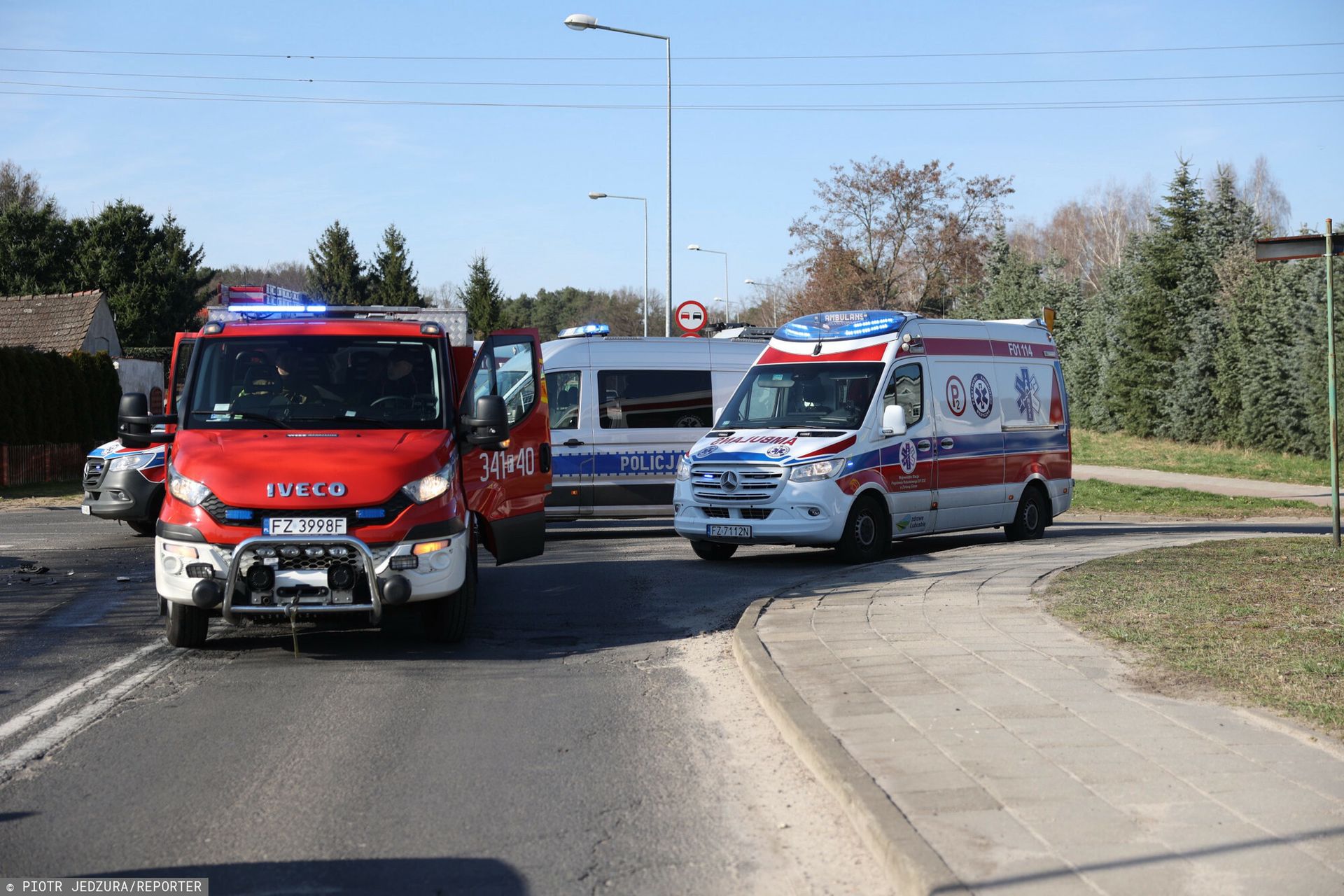 Dachowanie busa w woj. lubuskim. Pięć osób poszkodowanych