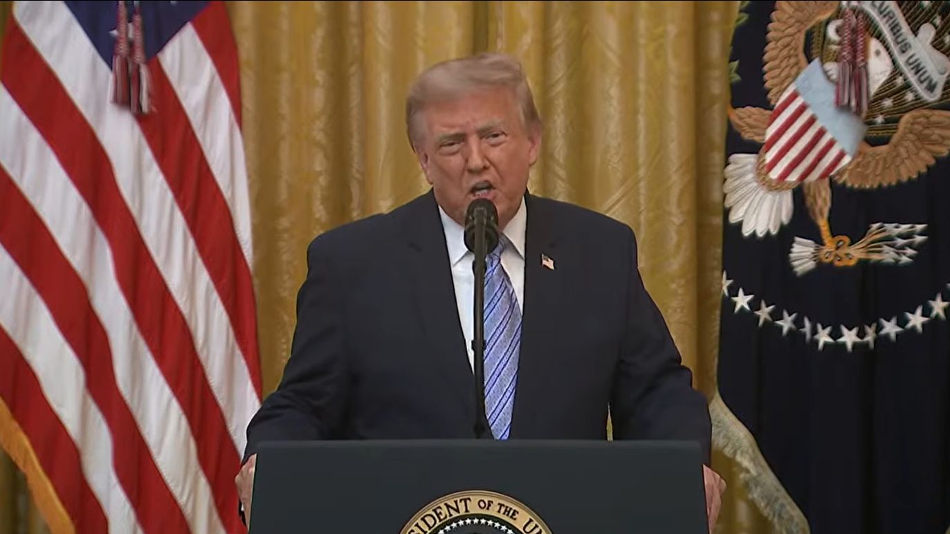 Trump grozi ABC i NBC odebraniem licencji. Nie pokazały jego przemówienia