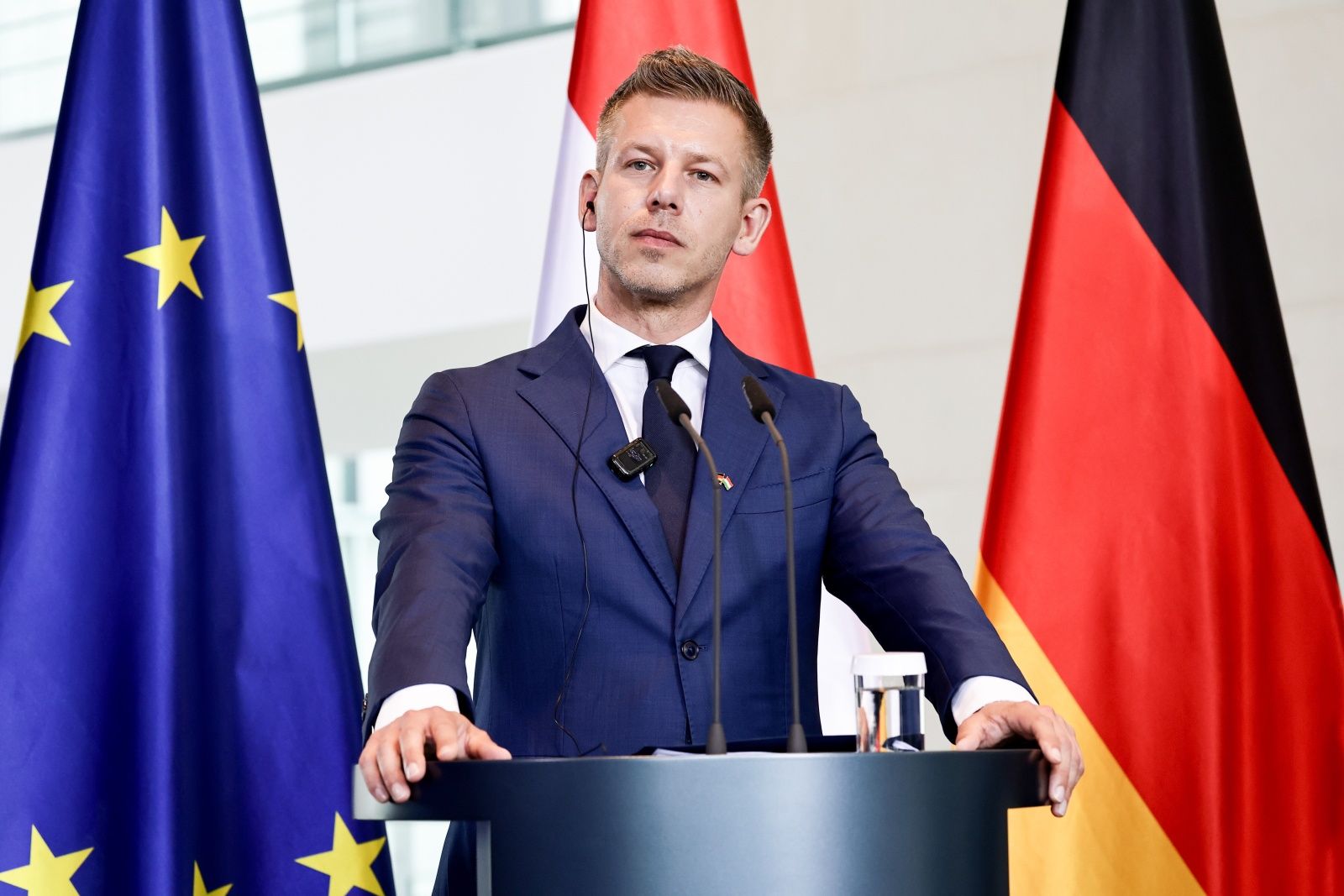 "Słudzy systemu". Co się dzieje w węgierskim rządzie?