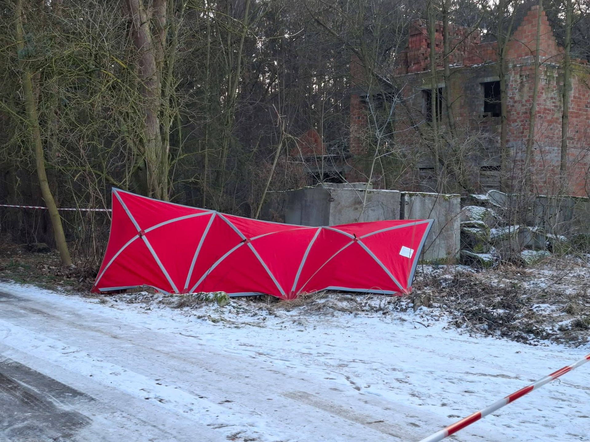 Ciało mężczyzny w rowie. Niedaleko stał samochód