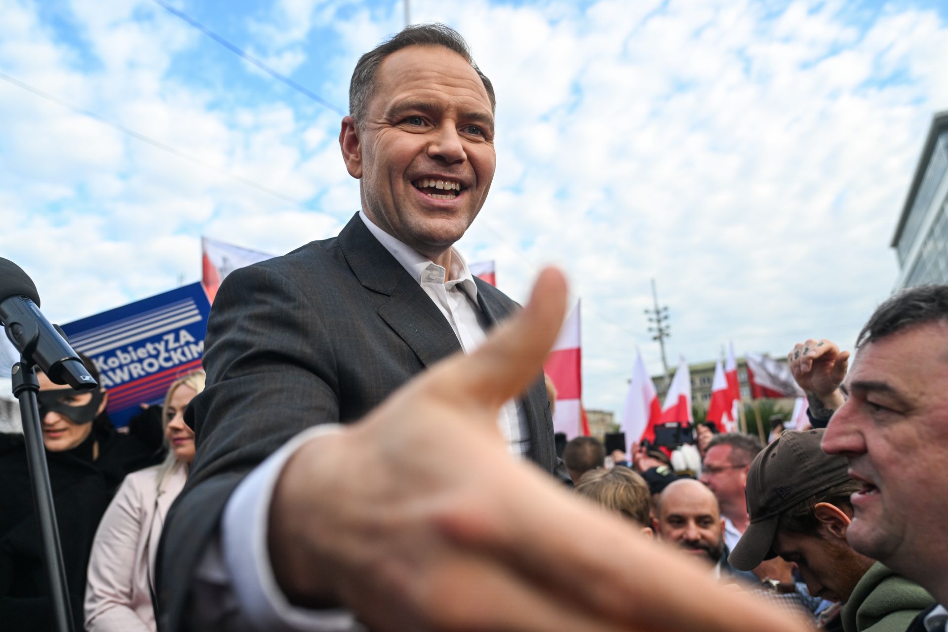 "Po tym wszystkim?". Dlaczego Nawrocki tonie w skandalach, ale nie w sondażach [OPINIA]