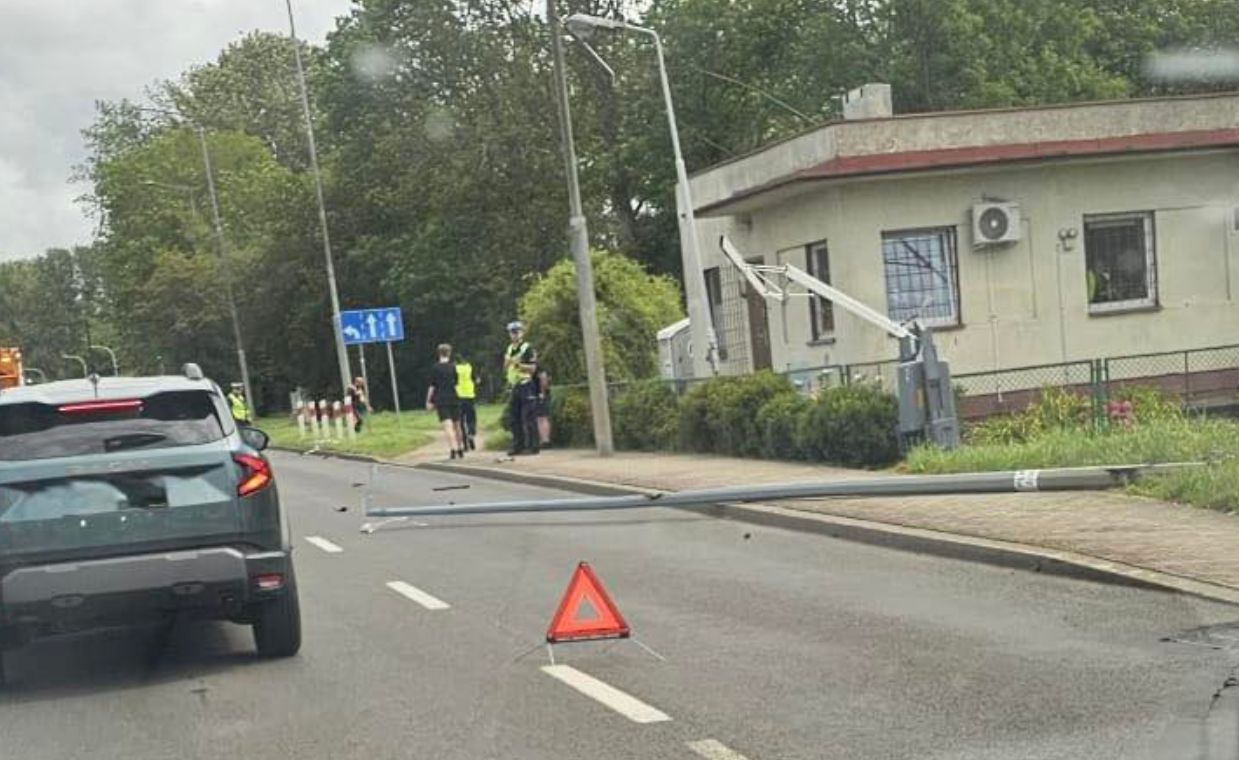Zerwana sieć trakcyjna w Kołobrzegu. Wstrzymany ruch pociągów