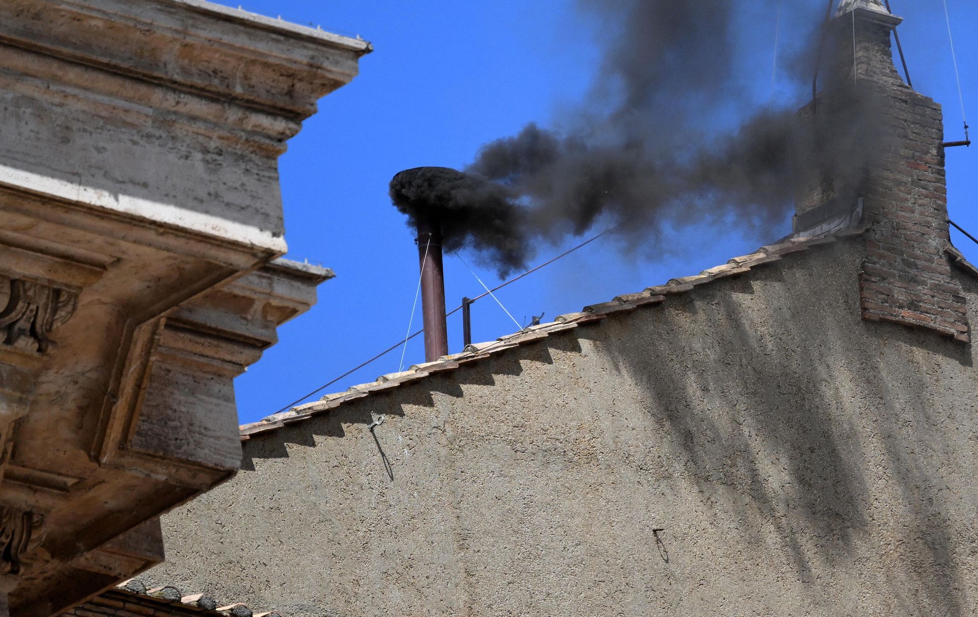 Co dalej po czarnym dymie w środę i czwartek w konklawe 2025?