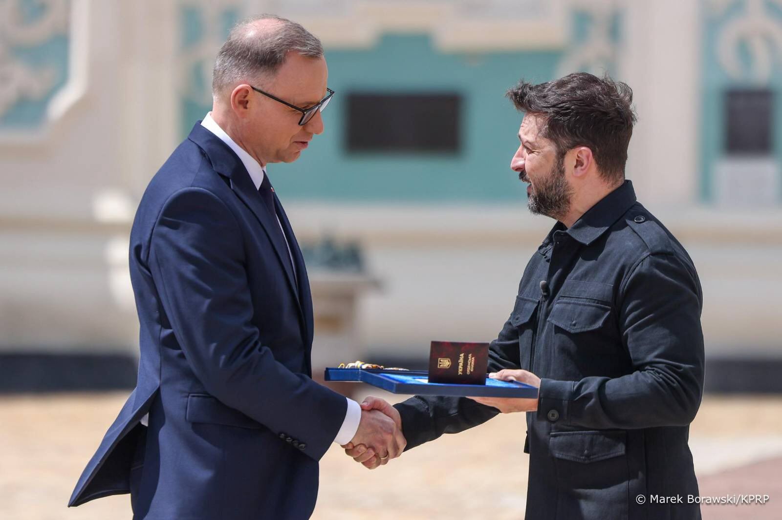 Duda żegna się z Zełenskim. Dostał order