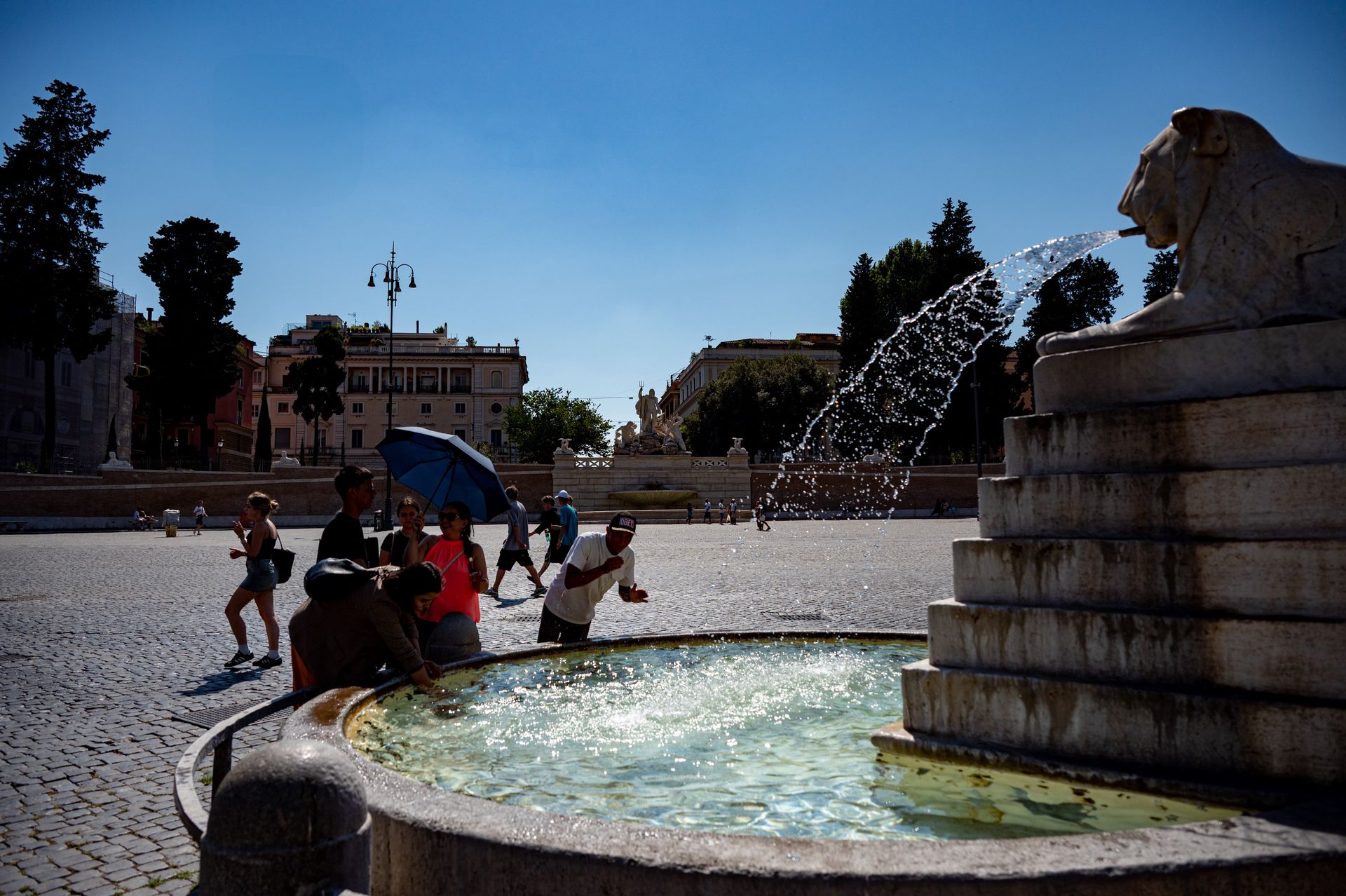 Rekordowe upały w Rzymie. Turyści mdleją z gorąca