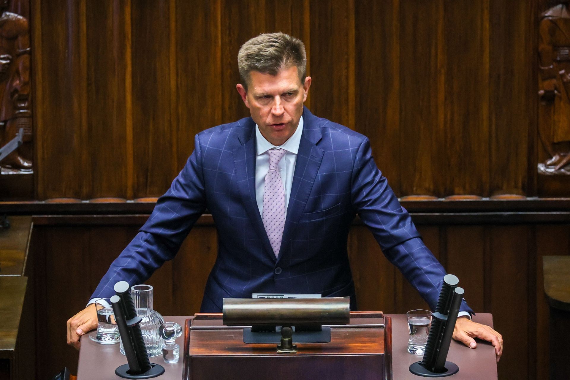 Petru zamiast Hołowni? Chce "łowić" wyborców Konfederacji