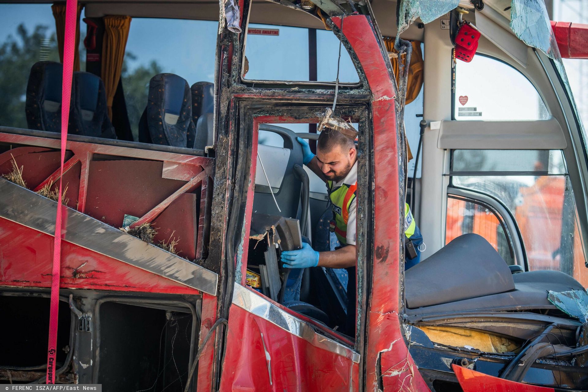 "Robert trzymaj się!". Kierowca autokaru z wypadku na Węgrzech stał się dla wielu Polaków kolejną ofiarą tragedii