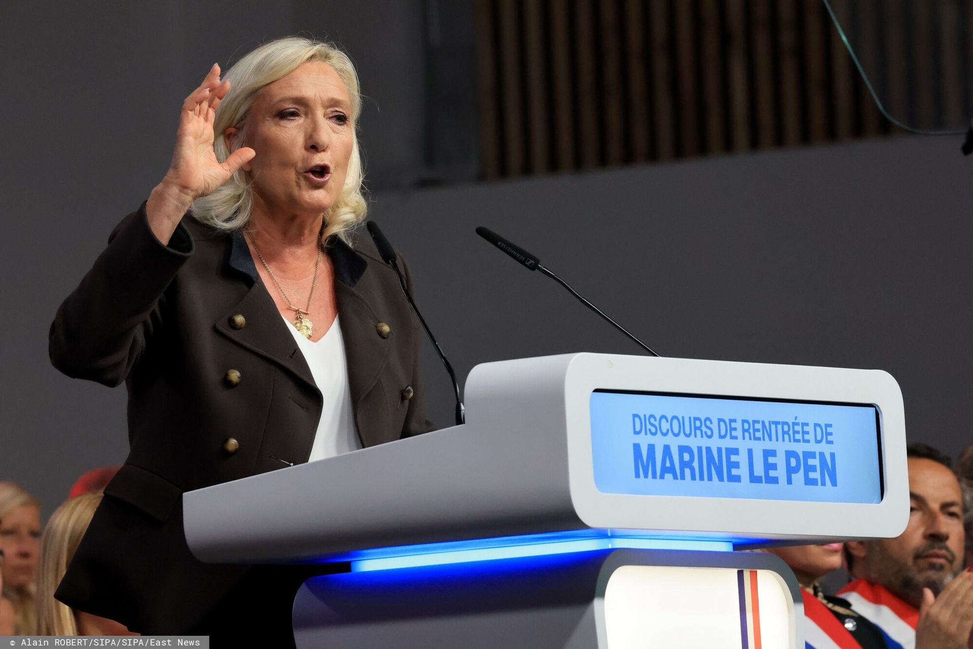 Wybory we Francji. Marine Le Pen na czele sondażu