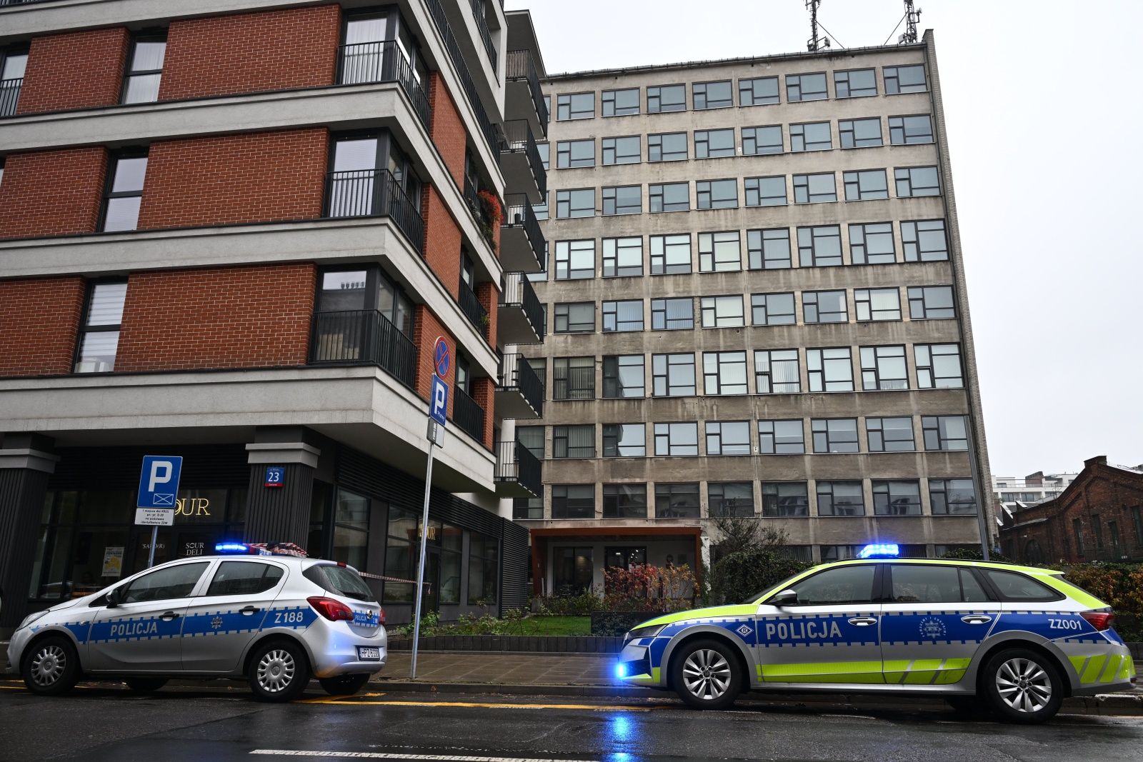 Atak w szkole w Warszawie. 21-latka z zarzutami usiłowania zabójstwa