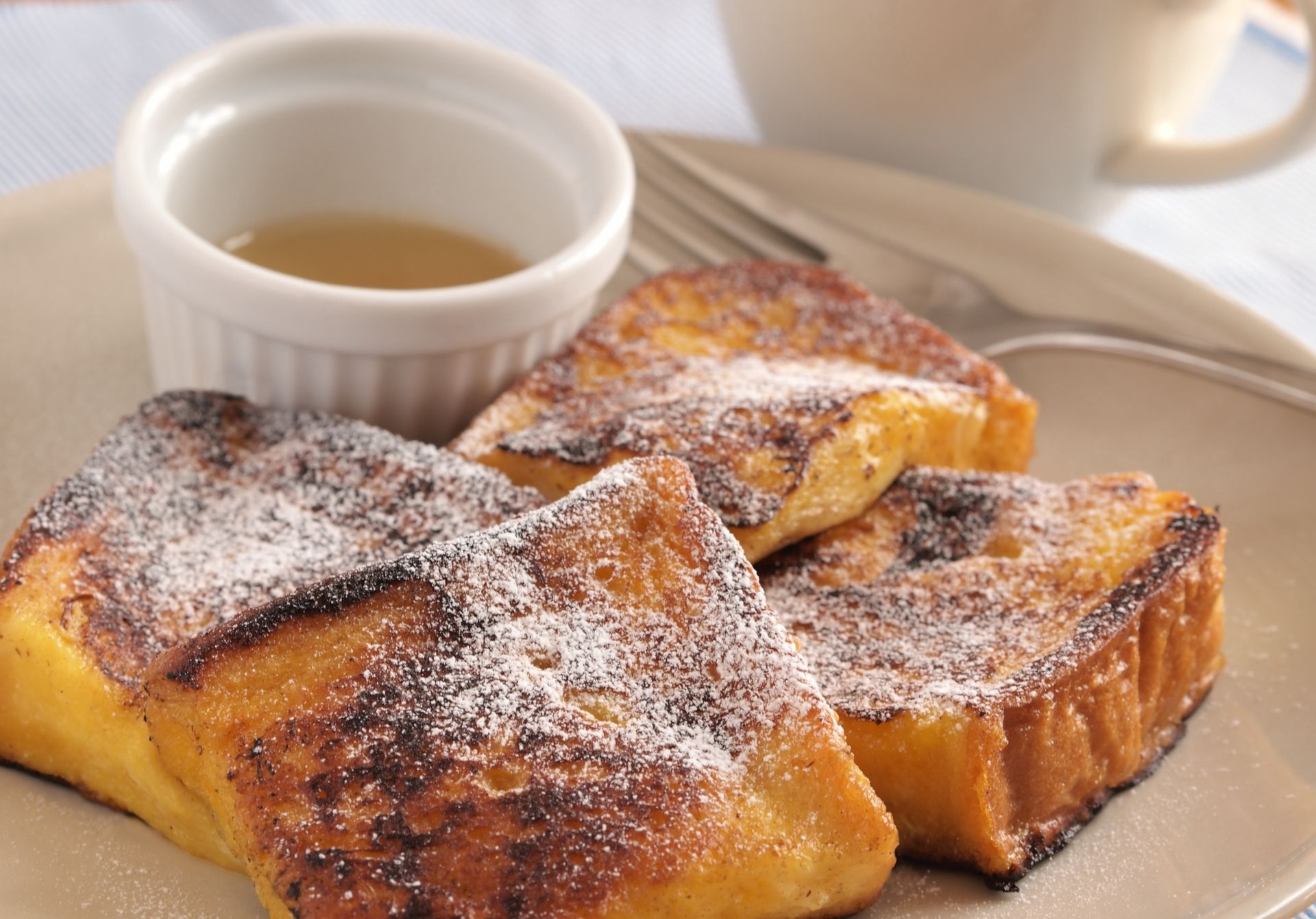 Te tosty to francuski hit. Zastąpią ci inne słodkie śniadania