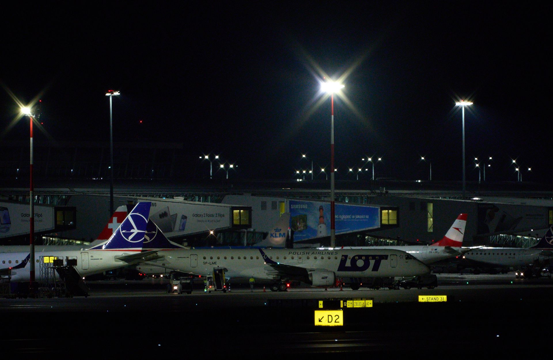 Problemy na Lotnisku Chopina. Samoloty LOT przekierowane