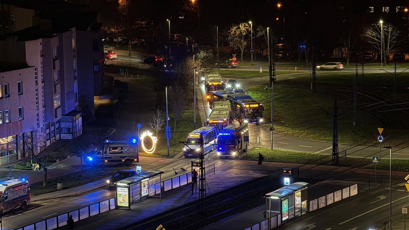 Kraków: Wypadek z udziałem autobusu MPK. Kierowca samochodu uciekł