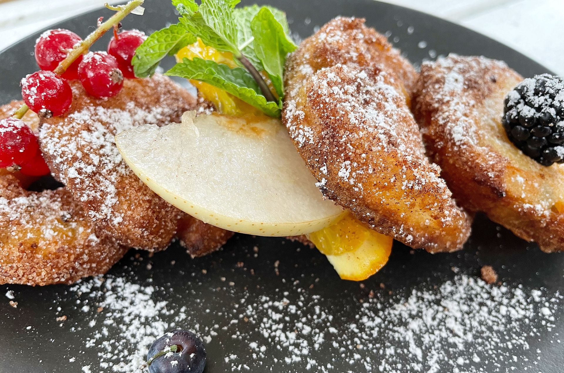 Zrób zraziki z jabłek, które łączą prostotę i elegancję dawnej kuchni. Ten przepis ma ponad 200 lat